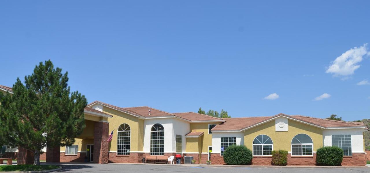 Days Inn By Wyndham Capitol Reef Тори Екстериор снимка